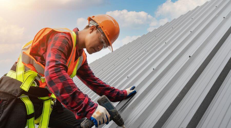 Professional gutter cleaning in Sadorus, IL